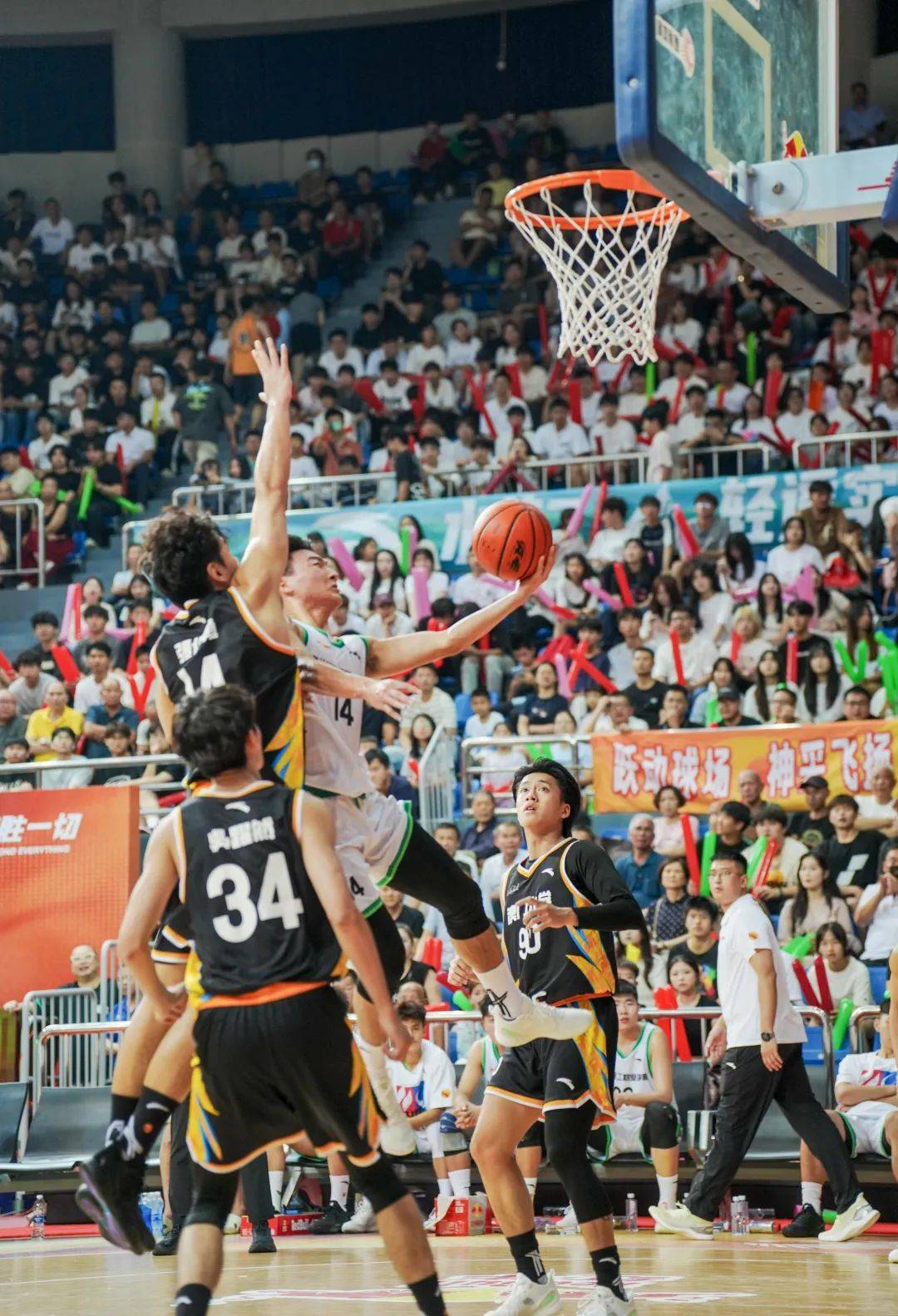 ysbSPORTS-福建队在比赛中展现出决心和毅力，成功赢得比赛