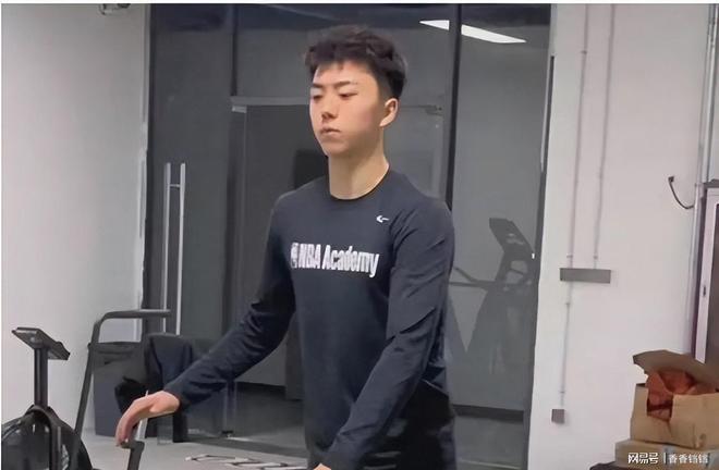 易胜博体育-青年选手出色表现，耀眼成绩引人注目