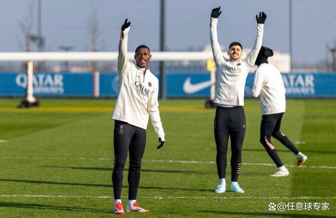 易胜博体育-里昂主帅力挺球员，赞扬团队合作