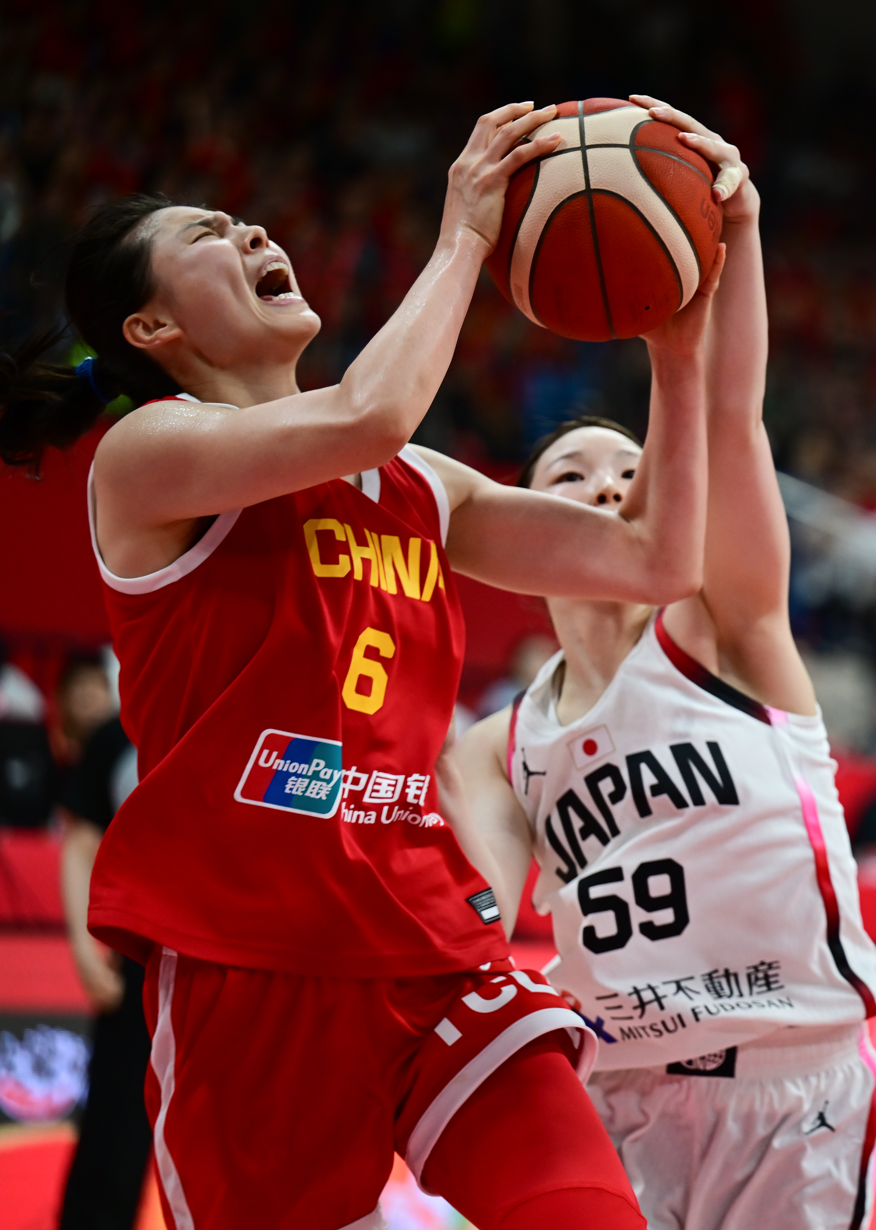 易胜博体育-女子篮球决战：智慧和力量的碰撞