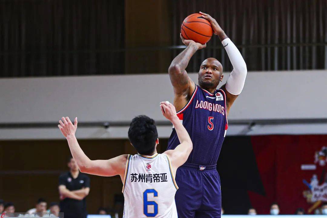 ysbSPORTS-球队谨慎防守，逐渐扩大领先优势