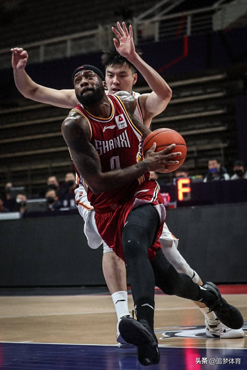 易胜博体育官方网站-北控队逆转青岛队，取得关键胜利进军半决赛