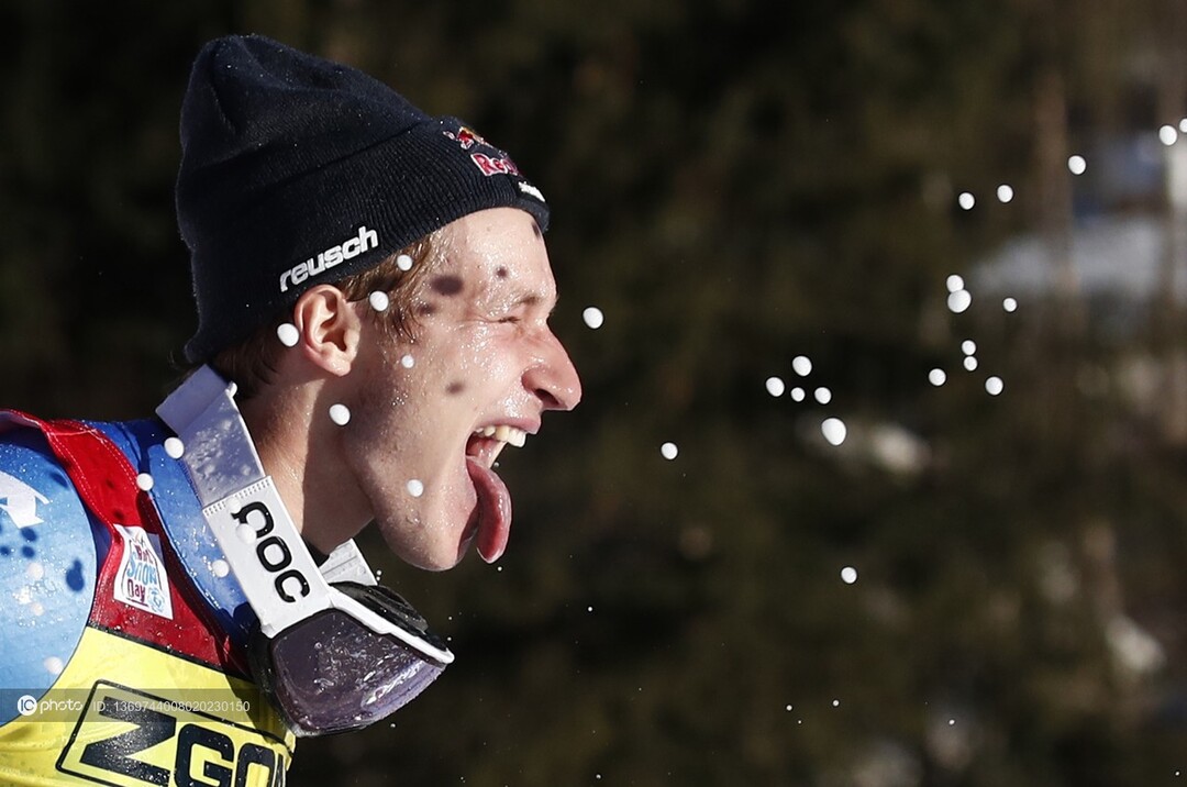 ysbSPORTS-瑞士男子高山滑雪选手夺冠
