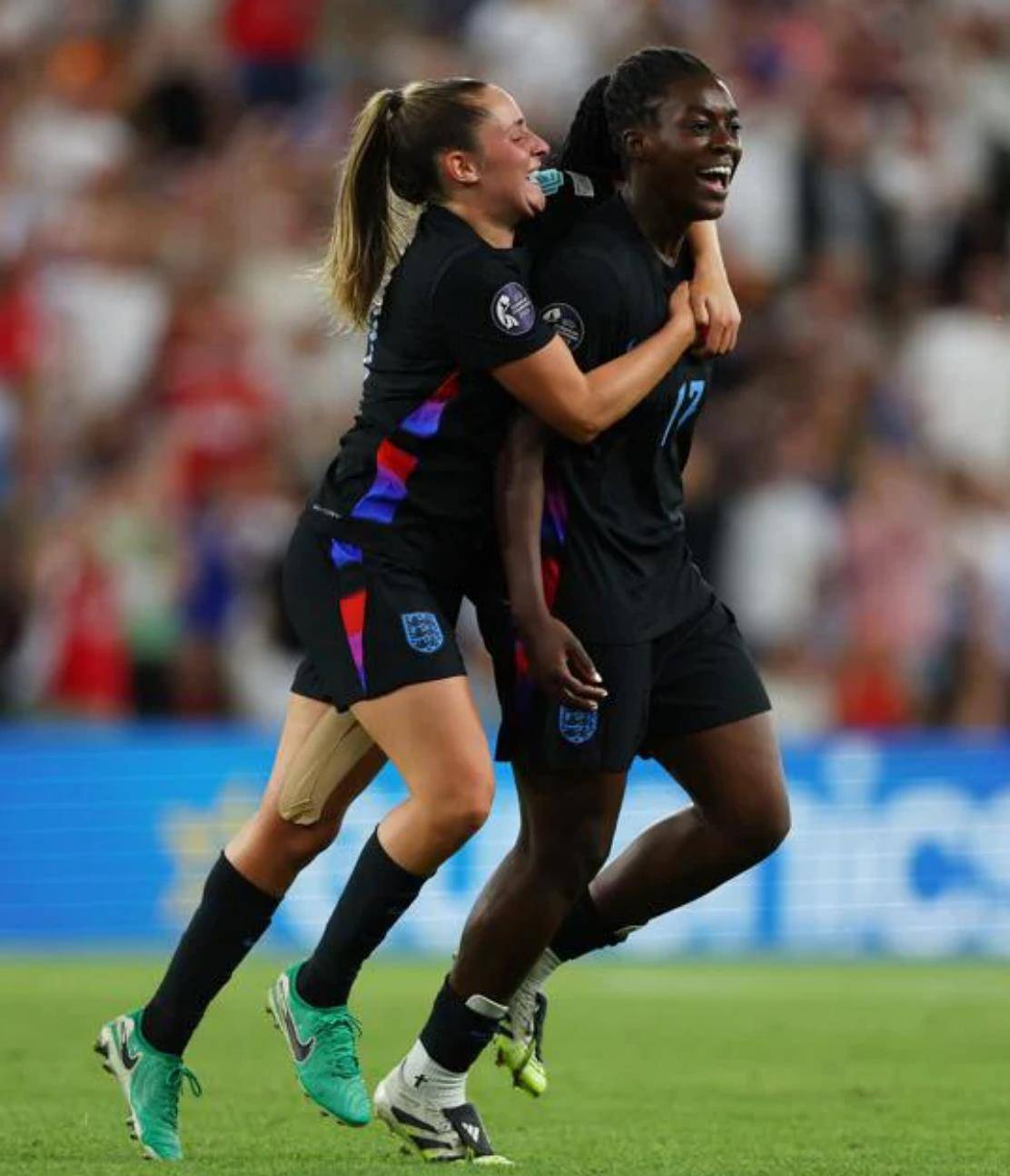 ysbSPORTS-意大利女足队员在家练习技术，备战残酷比赛