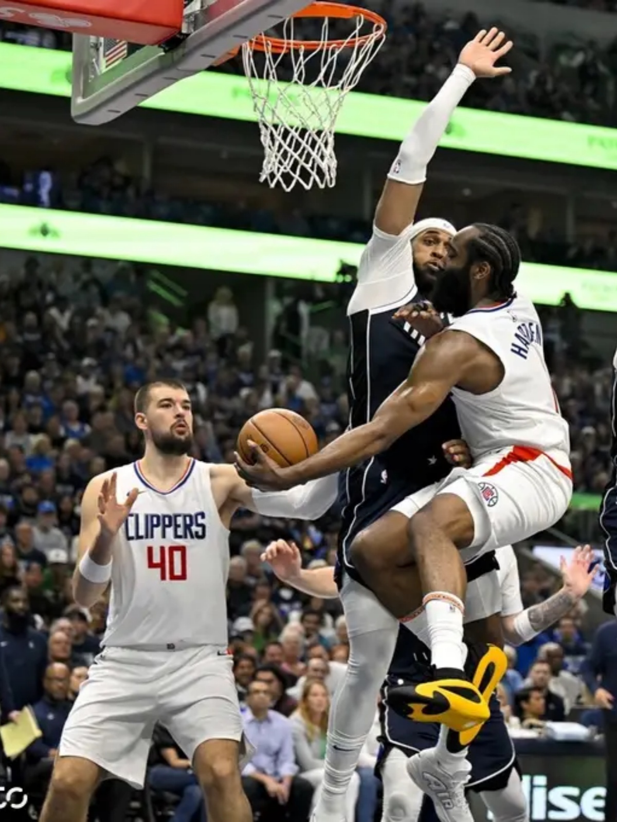 ysbSPORTS-NBA球星技术精湛，比赛节奏紧张紧凑