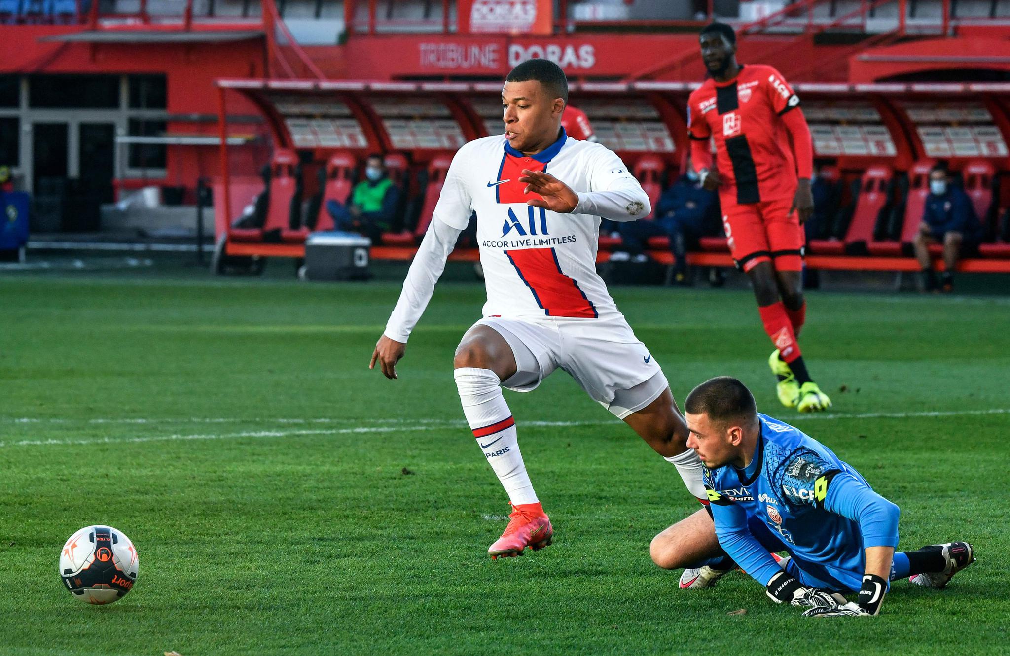 易胜博体育官方网站-瓦朗谢纳客场大胜，法甲前进大步