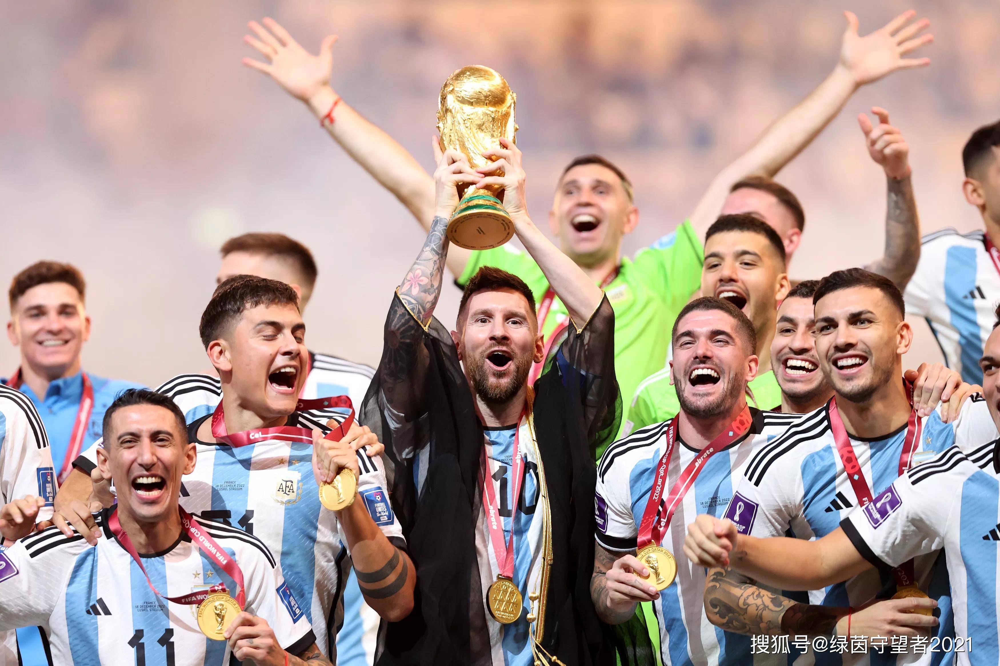 易胜博体育官方网站-梅西距提笑破！巴萨载部也轮步玩训