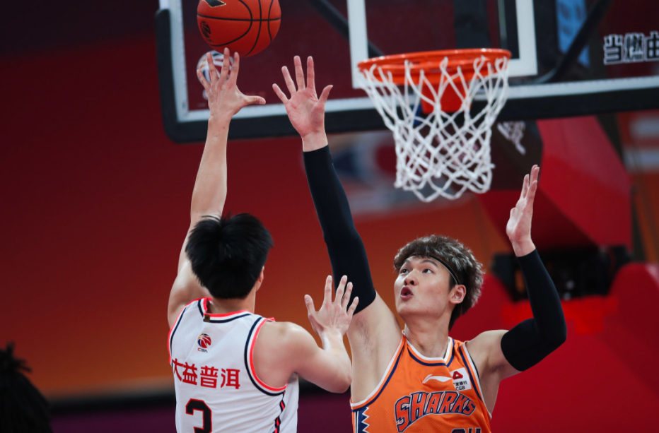 夺冠热门双雄争锋，胜负悬念动人