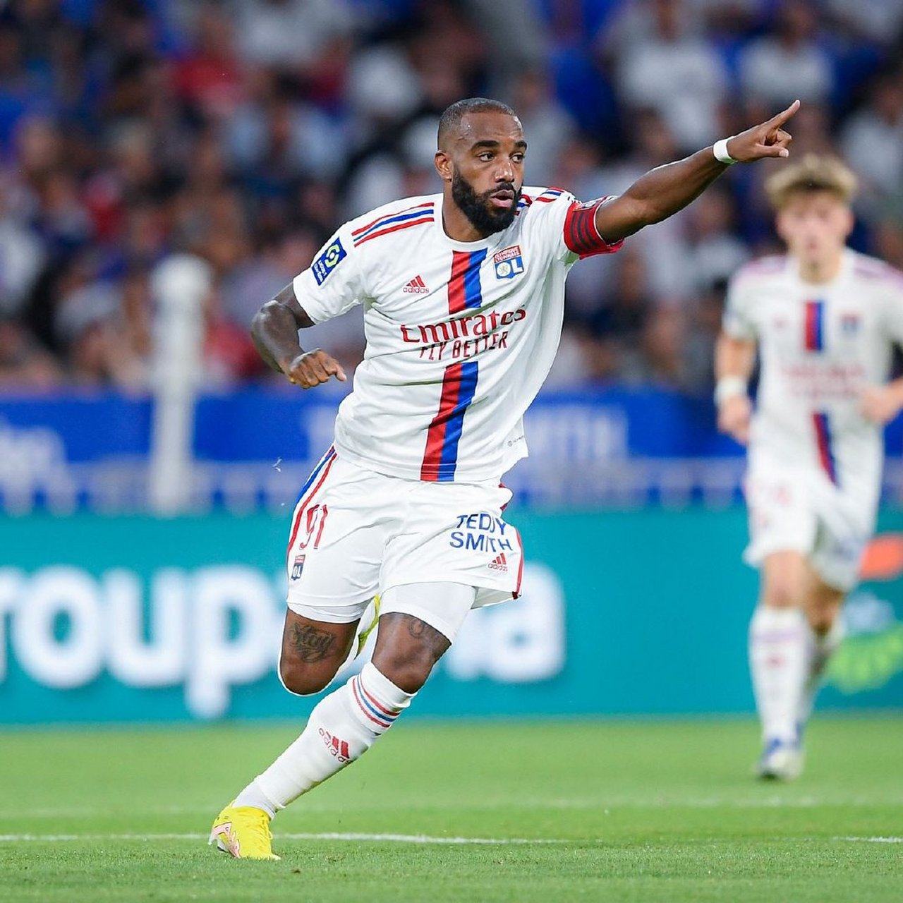 易胜博体育官方网站-阿雅克肖球队团结奋战，夺取法甲胜利