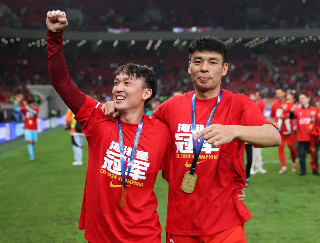 易胜博体育官方网站-欢呼声不断，球队凭借默契合作获胜