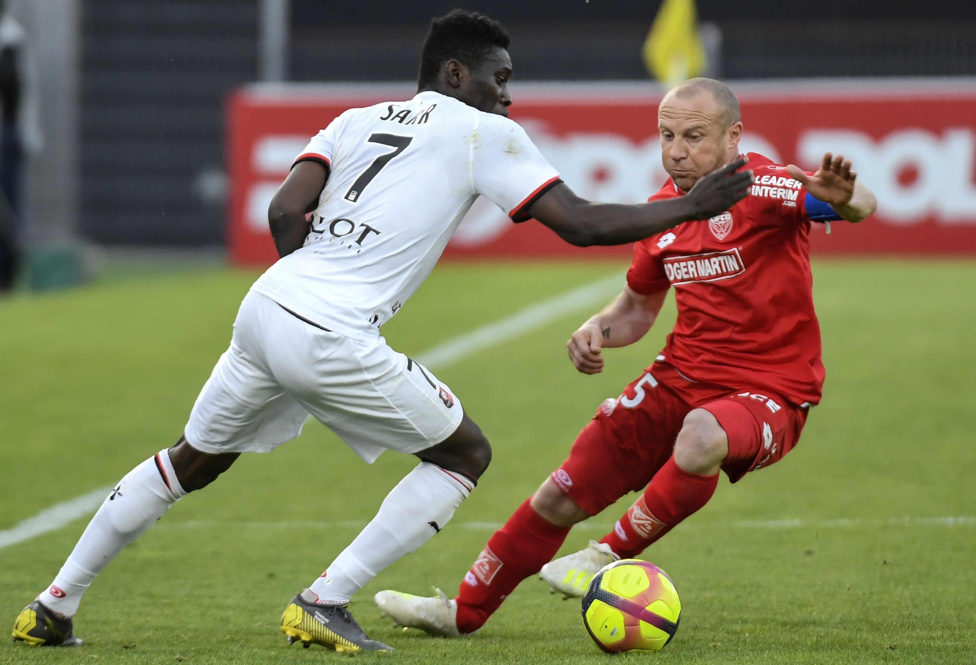 易胜博体育官方网站-尼斯主场迎战第戎的比赛激烈异常