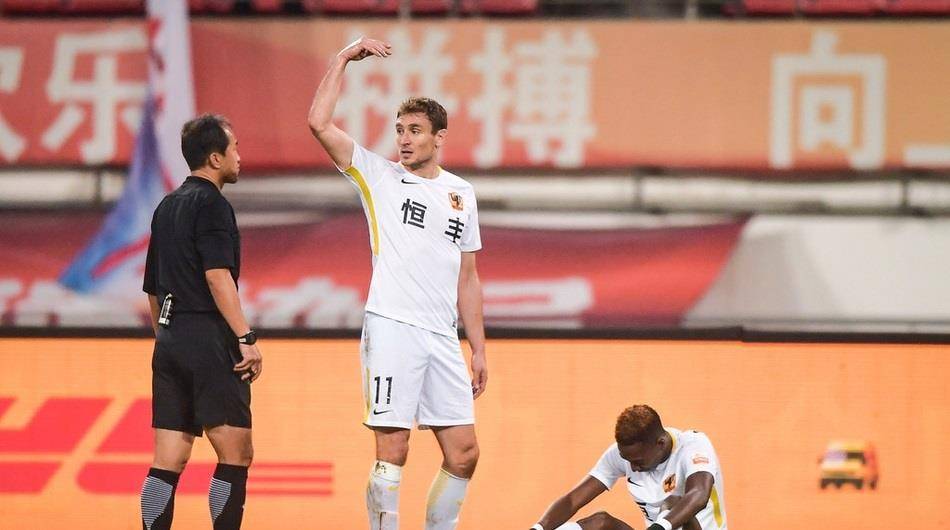 ysbSPORTS-大连一方与贵州恒丰对决，双方拼尽全力