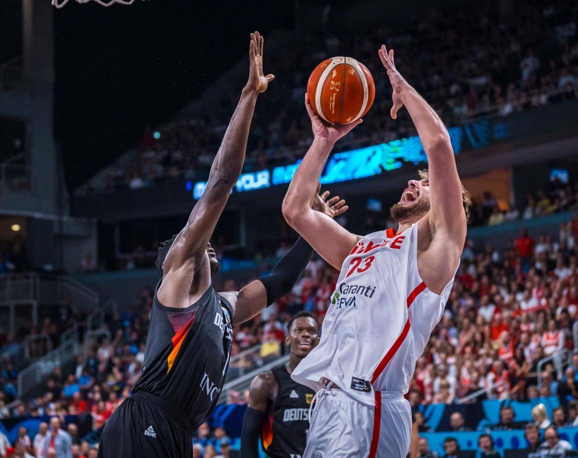 ysbSPORTS-土耳其篮球队赢得一场激烈比赛