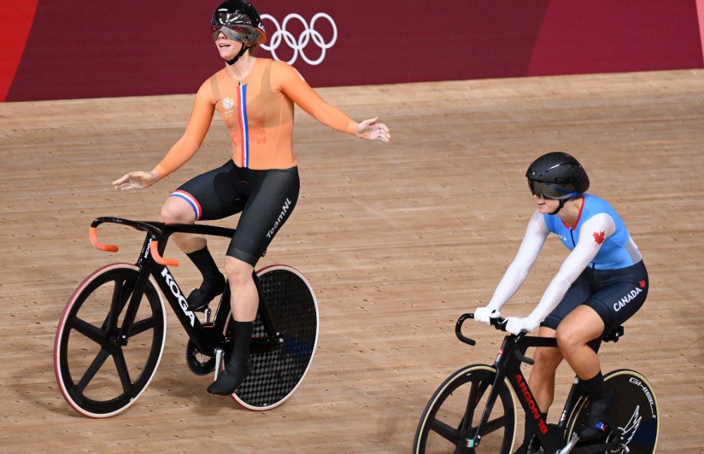 ysbSPORTS-新西兰选手冲刺终点，夺得冠军庆功