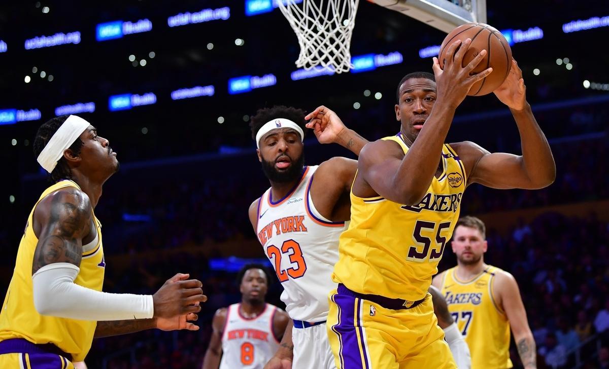 易胜博体育-湖人逆袭尼克斯，詹姆斯绝杀成赢家！