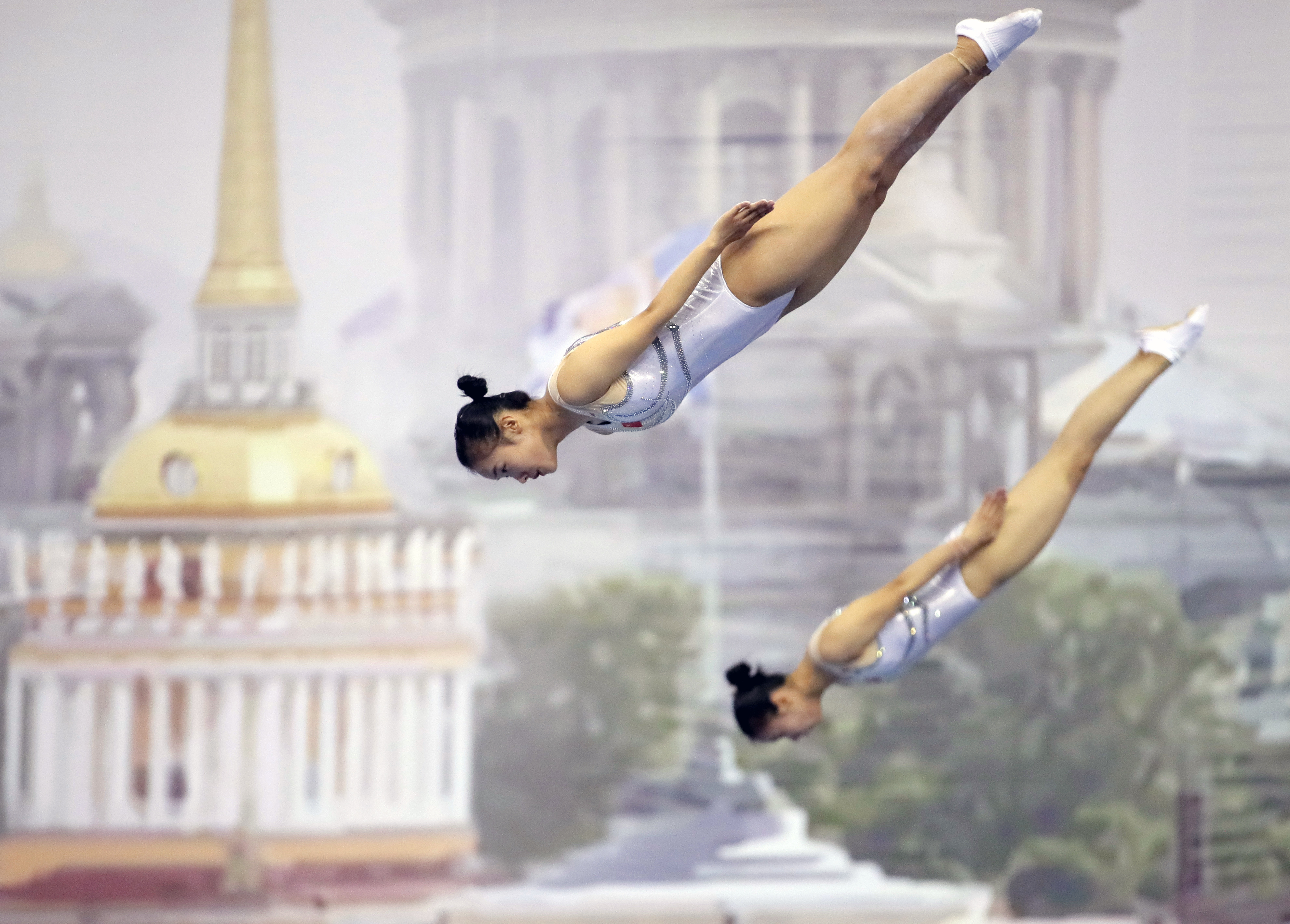 ysbSPORTS-加拿大蹦床选手高难度动作成功，登上领奖台！