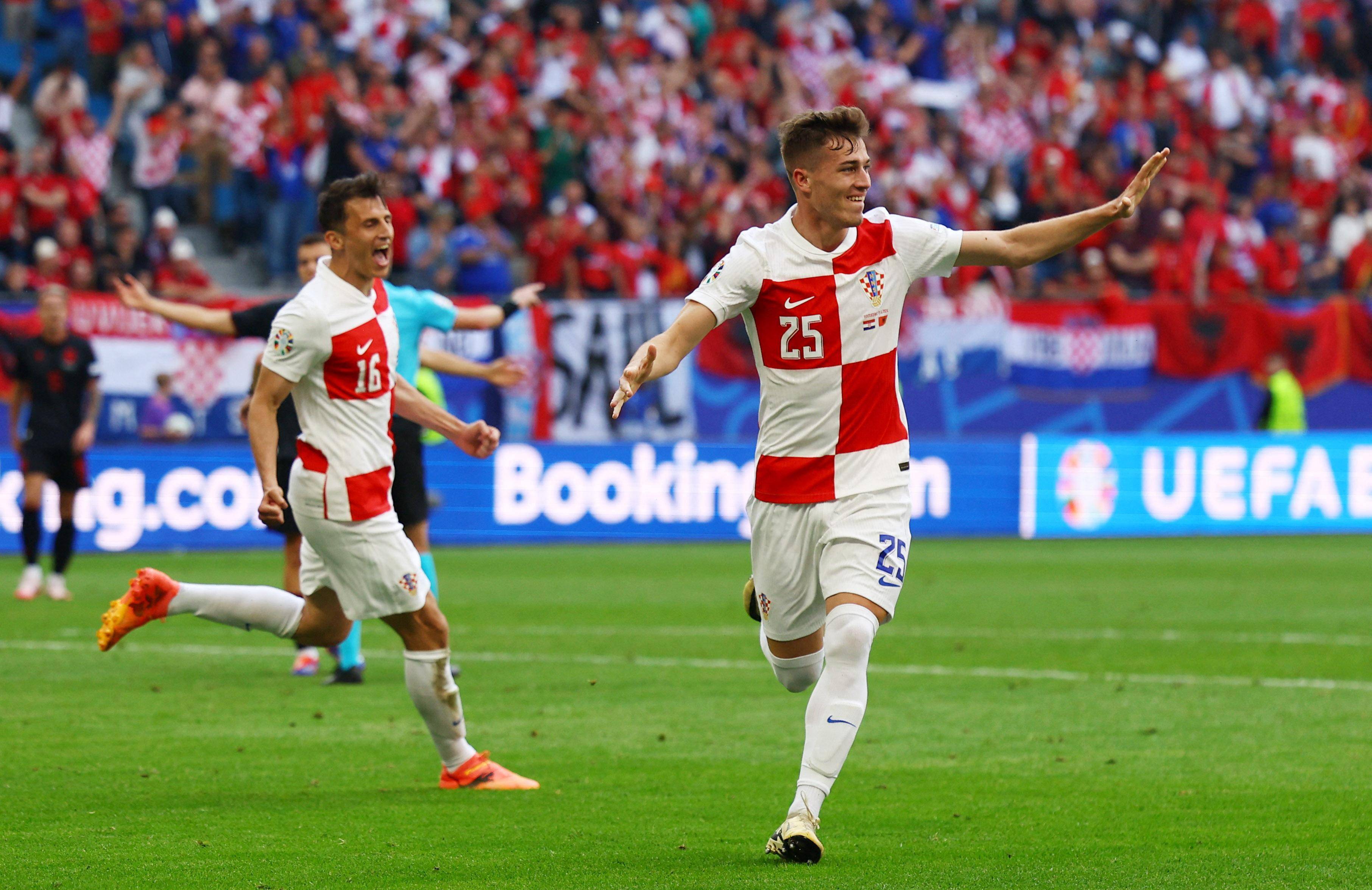 易胜博体育官方网站-克罗地亚击败苏格兰，保留晋级希望