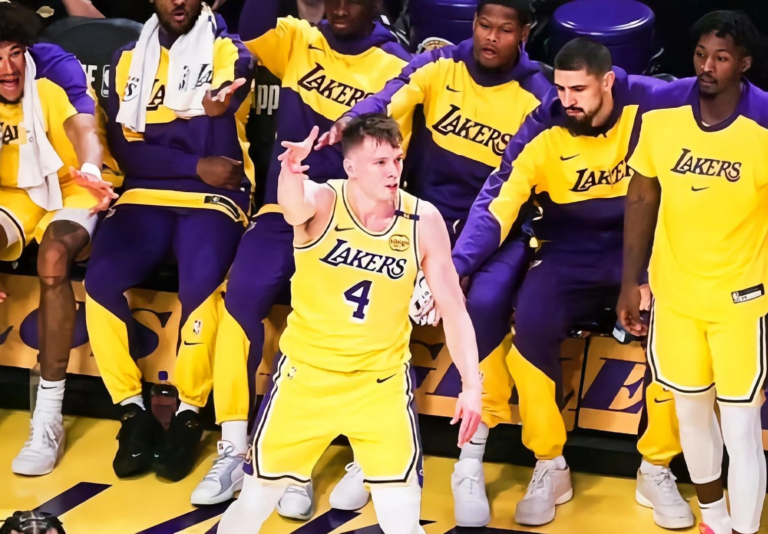 易胜博体育官方网站-湖人未能守住胜利，遭遇惊险败局