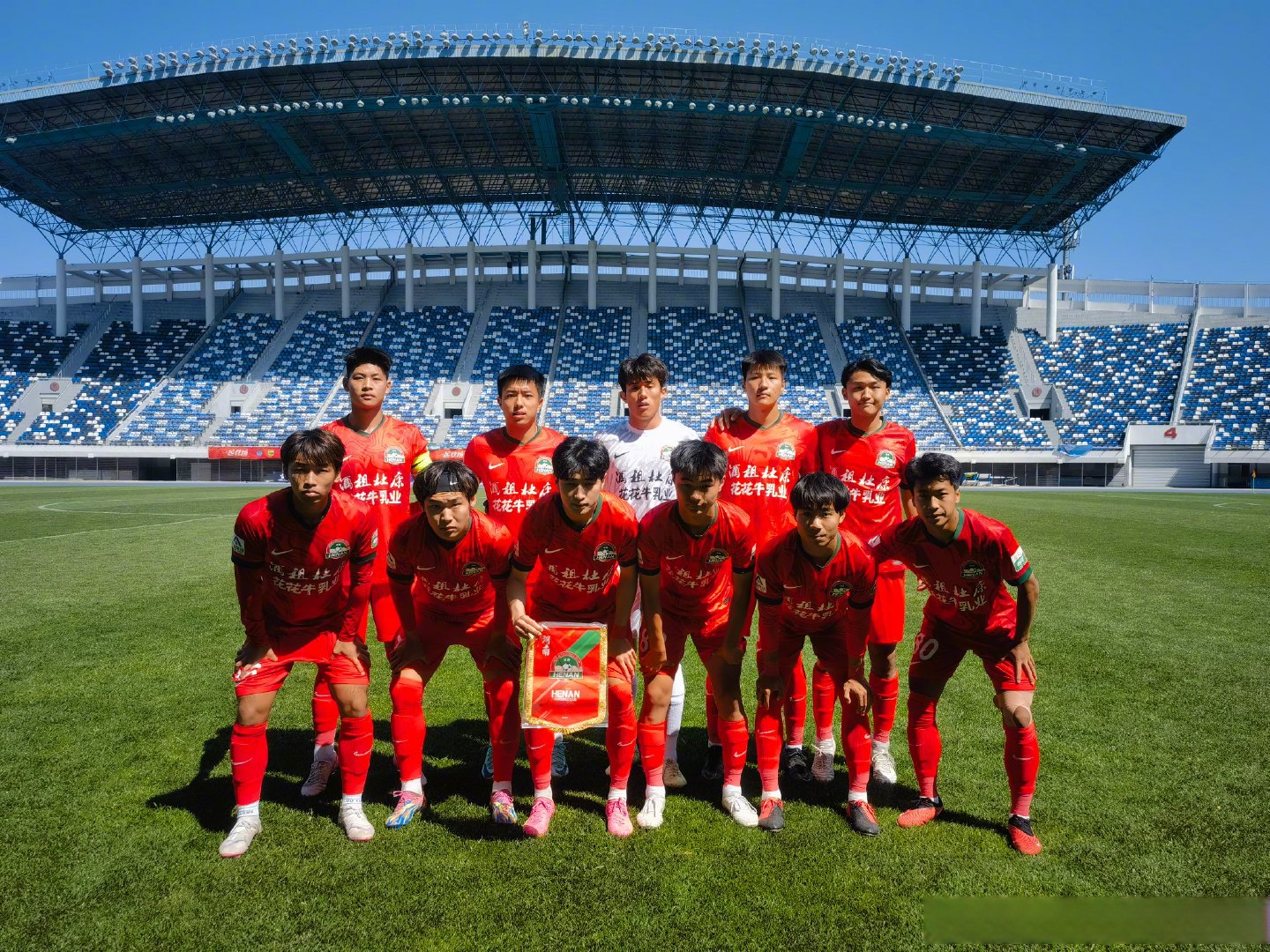 ysbSPORTS-全力求胜！国内足球比赛球队全力备战