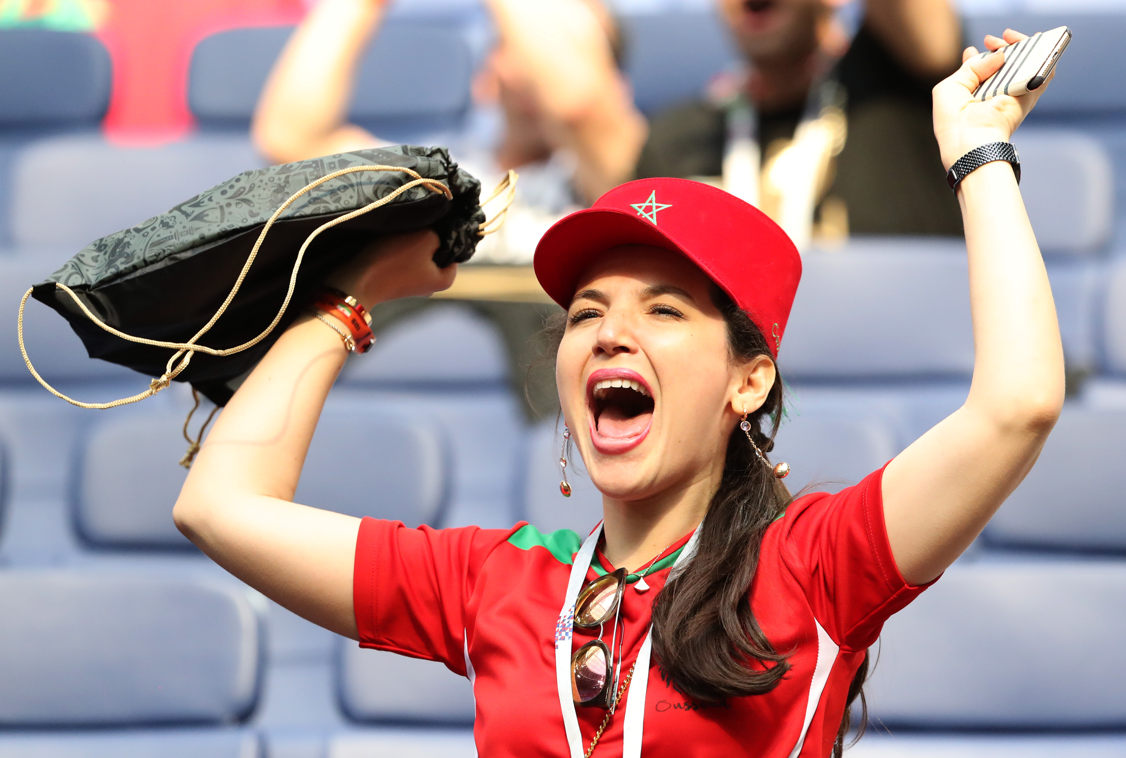 易胜博体育官方网站-世界各地球迷热情支持自己的所属队伍