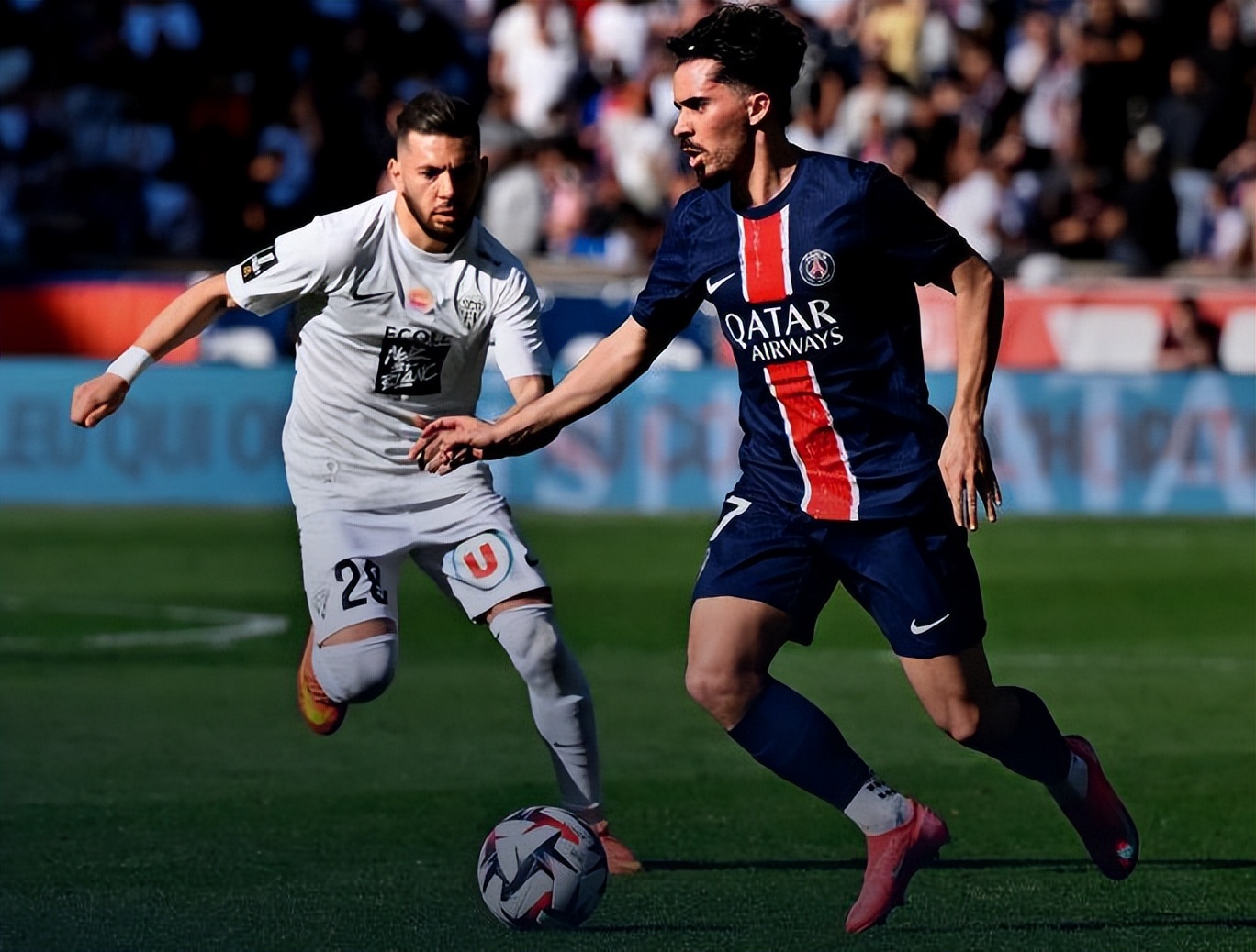 易胜博体育官方网站-巴黎圣日耳曼实力不容小觑，里尔或难逆袭